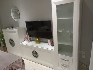 Muebles de salón blancos y dorados