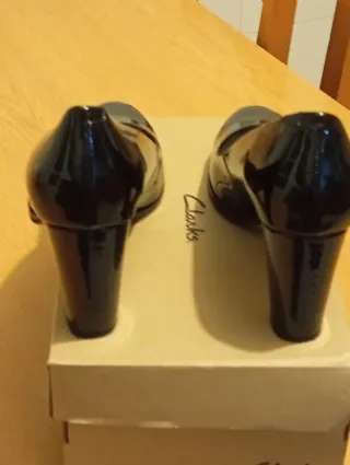 Zapatos de salón Clarks negros