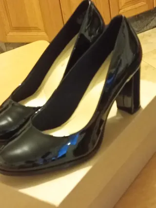 Zapatos de salón Clarks negros