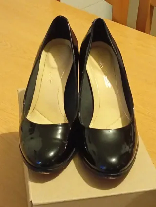 Zapatos de salón Clarks negros