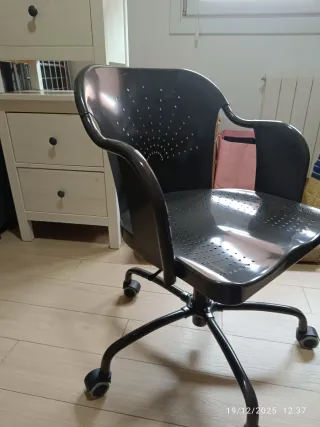 Silla de oficina Ikea estilo industrial roberget
