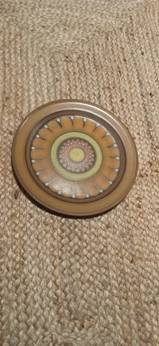 Plato decorativo de cerámica