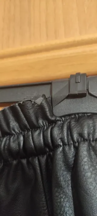 Minifalda polipiel negra