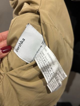 Chaleco reversible Bershka negro y beige