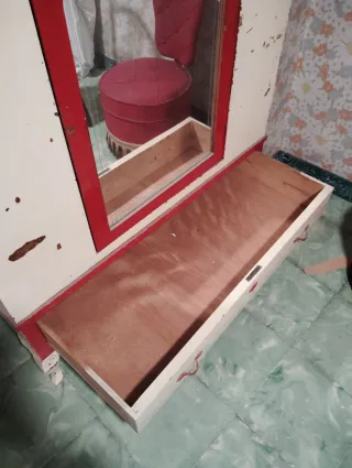 Armario infantil vintage con espejo