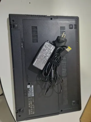 Portatile Lenovo con Windows 11 Pro e SSD da 120 GB