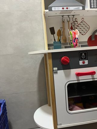 Cocinita de juguete con accesorios