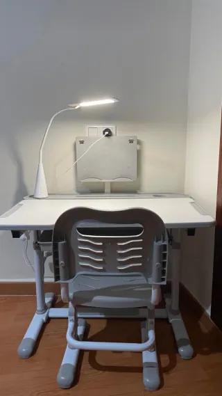 Escritorio infantil ajustable