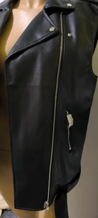 Chaleco efecto cuero Stradivarius Talla Única