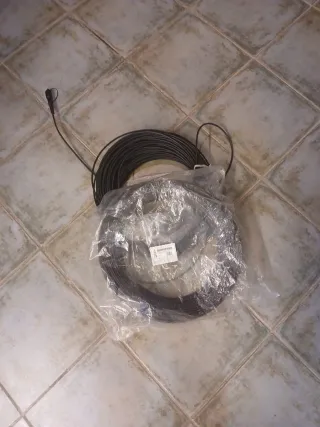 Cable de Fibra Óptica Negro