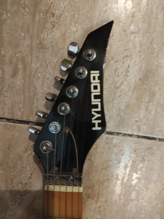 Guitarra Eléctrica Hyundai Negra