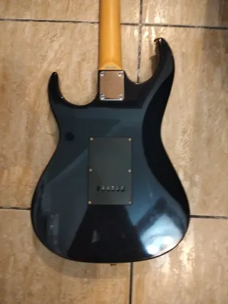 Guitarra Eléctrica Hyundai Negra