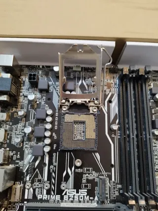 Placa Base ASUS PRIME B250M-A + CPU i7-7700 + 16GB