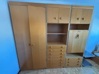 Cama individual con mesita y armario