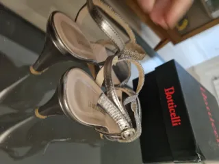 Sandalias fiesta Boticelli doradas y plateadas