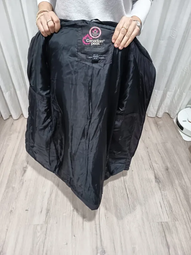 Abrigo Canadian Peak Negro Talla M