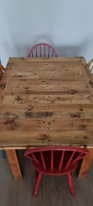 Mesa comedor madera maciza pallets y 6 sillas