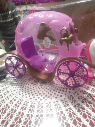 Carruaje Barbie con caballo y muñeca