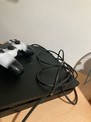 PS4 (Playstation 4) Negra + Mando Nuevo