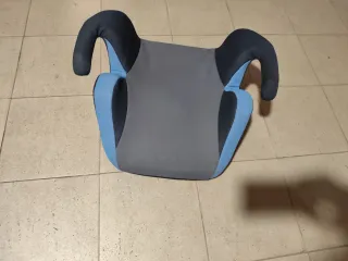 Asiento alzador coche gris y azul