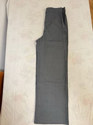 Pantalón gris formal con cierre