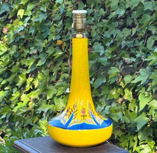 ANTIGUA LÁMPARA SELLADA DE LOZA AMARILLA ESMALTADA