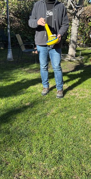 ANTIGUA LÁMPARA SELLADA DE LOZA AMARILLA ESMALTADA