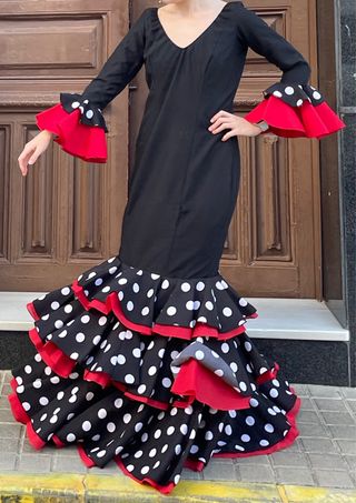 Traje Flamenca Negro y Rojo talla 3840