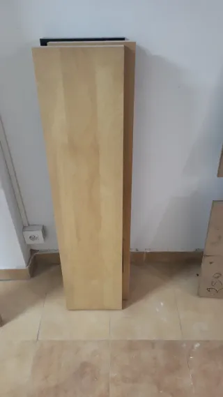 4 Estanterías de madera