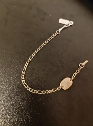 Pulsera Figaro de plata con Placa Ovalada