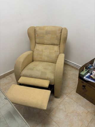 Sillón reclinable beige tela