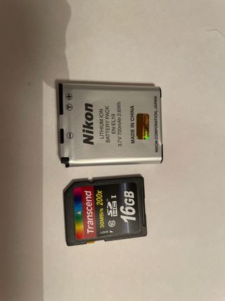 Cámara Nikon Coolpix Morada