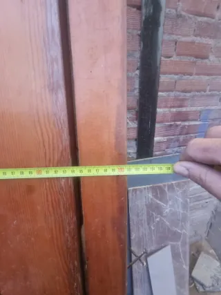 Puerta de entrada de madera