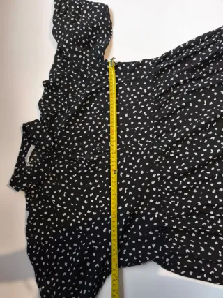 Vestido negro con estampado de corazones