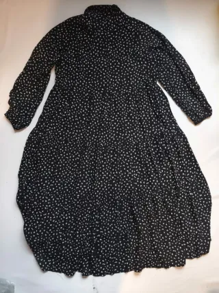 Vestido negro con estampado de corazones