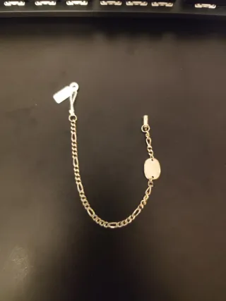 Pulsera de plata con placa ovalada