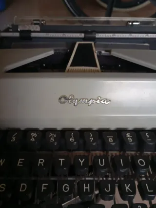Máquina de escribir Olympia