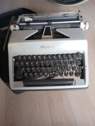 Máquina de escribir Olympia