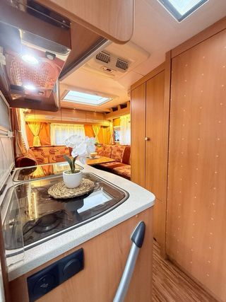 Autocaravana 6 metros /aire/enfriador/toldo/placa