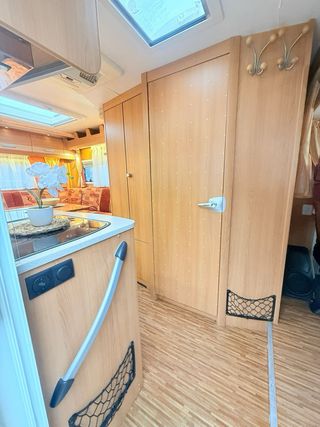 Autocaravana 6 metros /aire/enfriador/toldo/placa