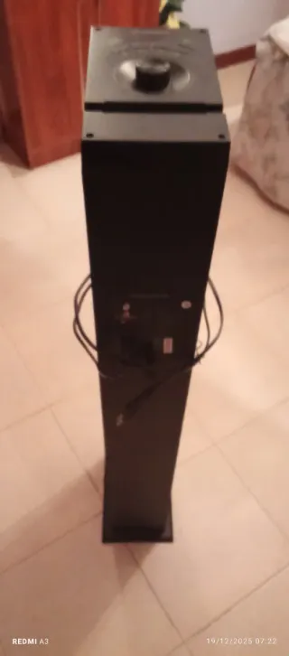 Altavoz Torre Negro