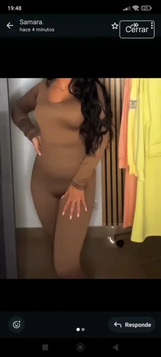 Mono marrón de manga larga