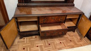 Tocador de madera con espejo