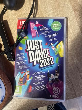 Nintendo Switch Azul y Rojo con estuche y 1 juego.