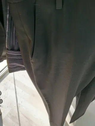 Cuerpo cruzado elegante, con tela brillo mate