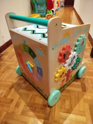 Andador y mesa de juegos Nenittos