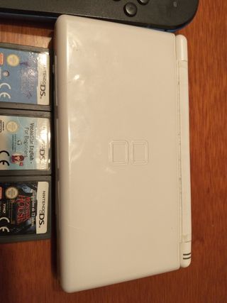 Lote Nintendo 2DS y DS Lite (Negro/Blanco)