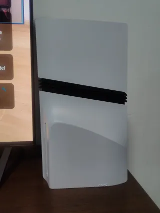 PlayStation 5 Pro con lettore e base di ricarica