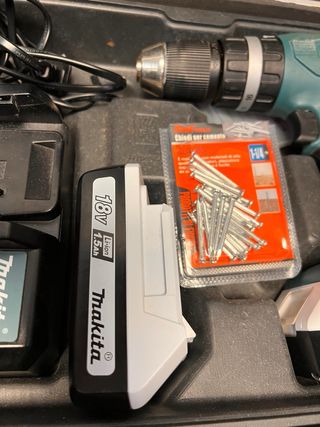 Maletín Taladro Makita con Cargador y Baterías