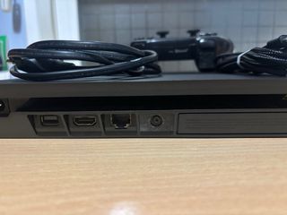 Console PS4 Slim Nera + Controller e Cavi